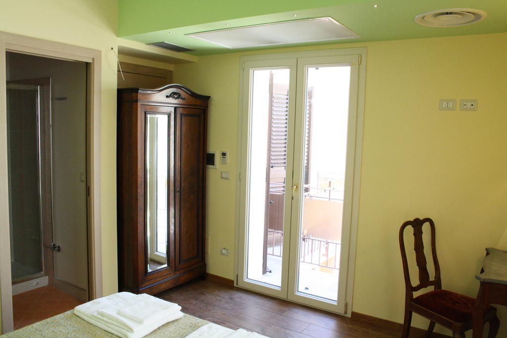 Il Principe B&B Алі-Терме Номер фото